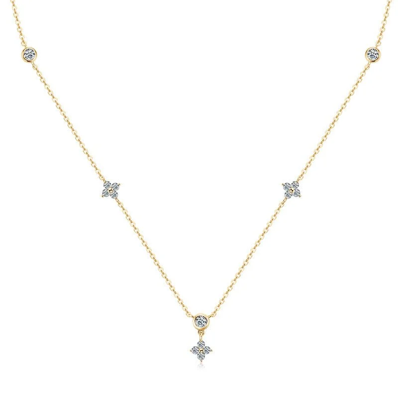 Bold chain necklaces-Round Cut Diamond Flower Pendant Necklace