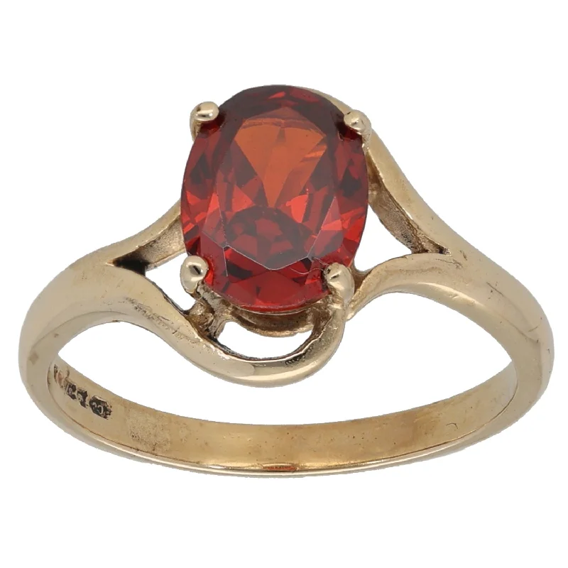 Thai tile rings-9ct Gold Garnet Single Stone Ring Size O