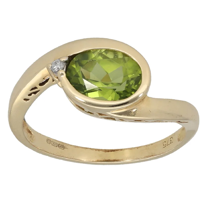 Sun theme rings-9ct Gold Peridot & 0.01ct Diamond Dress/Cocktail Ring Size N