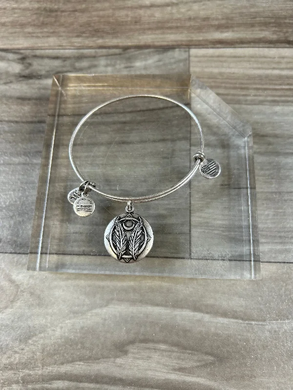 Square gem bracelets-Bracelet Charm Alex And Ani