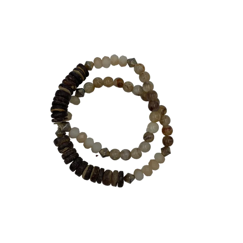 Fine pearl bangles-BROWN BRACELET BEADED by CLOTHES MENTOR Size:02 PIECE SET