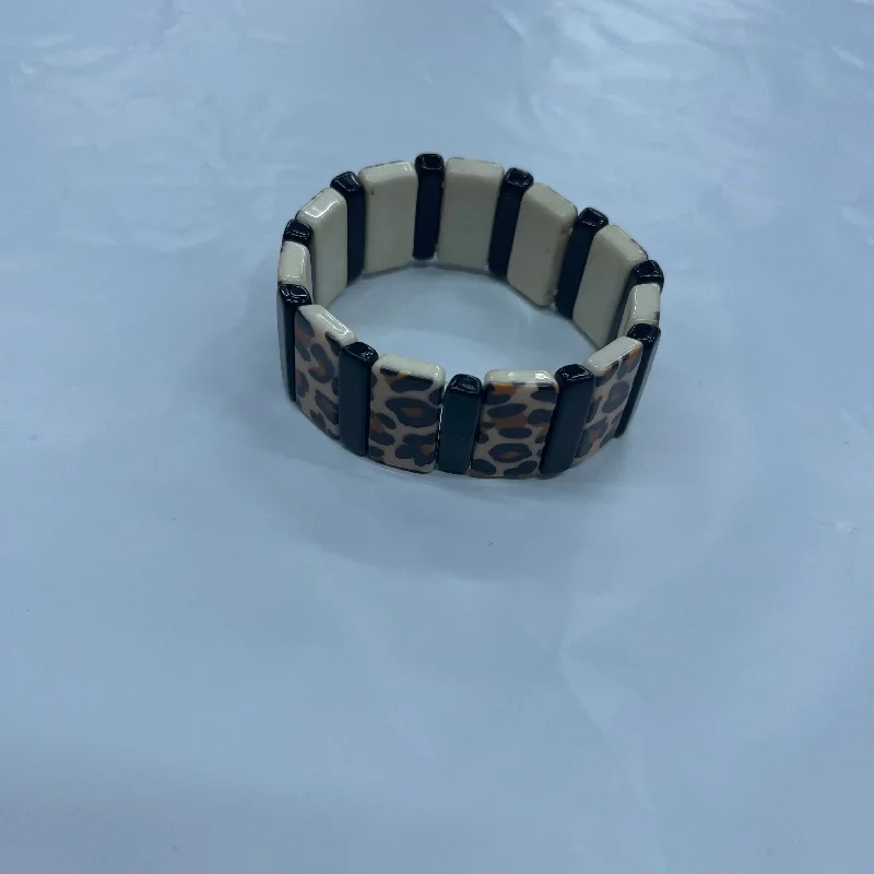 Wolf motif bracelets-Bracelet Bangle By Clothes Mentor Acrylic Tile Stretch Bracelet