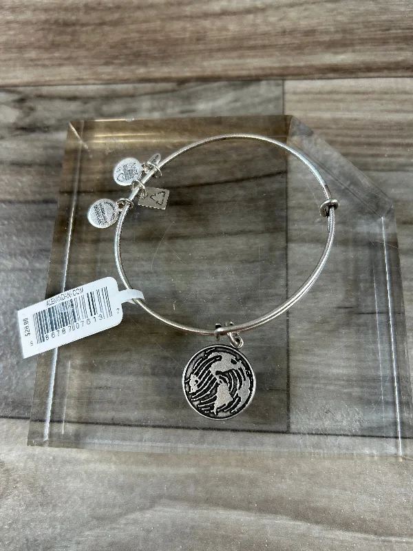 Ripple shape bangles-Bracelet Charm Alex And Ani